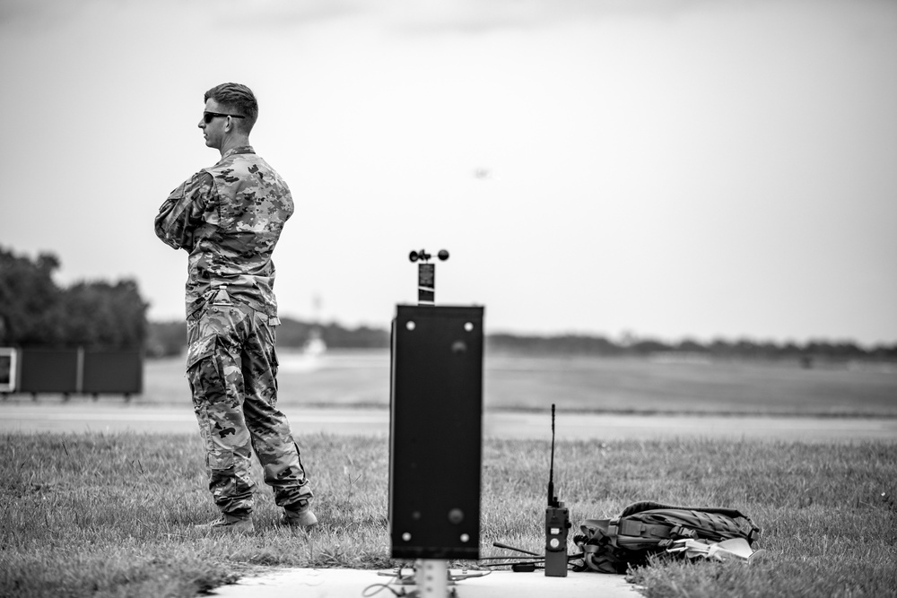 Paratroopers Jump into 82nd Abn. Div. 76th Convention