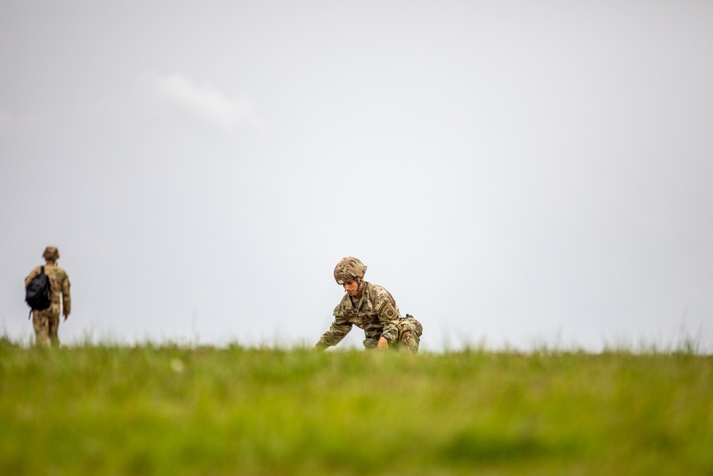 Paratroopers Jump into 82nd Abn. Div. 76th Convention