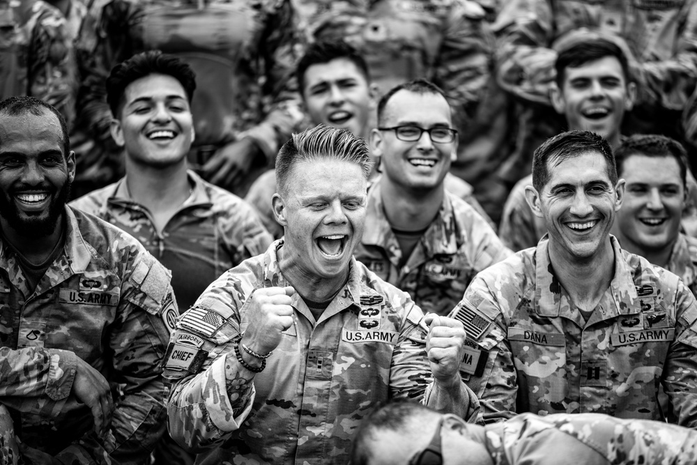 Paratroopers Jump into 82nd Abn. Div. 76th Convention