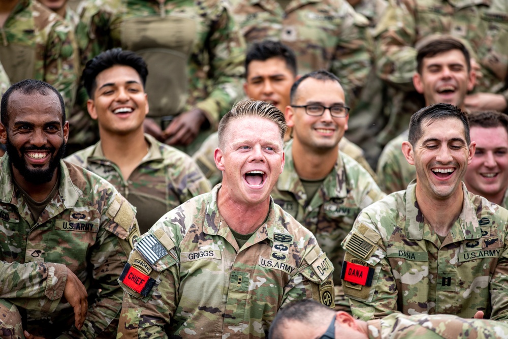 Paratroopers Jump into 82nd Abn. Div. 76th Convention