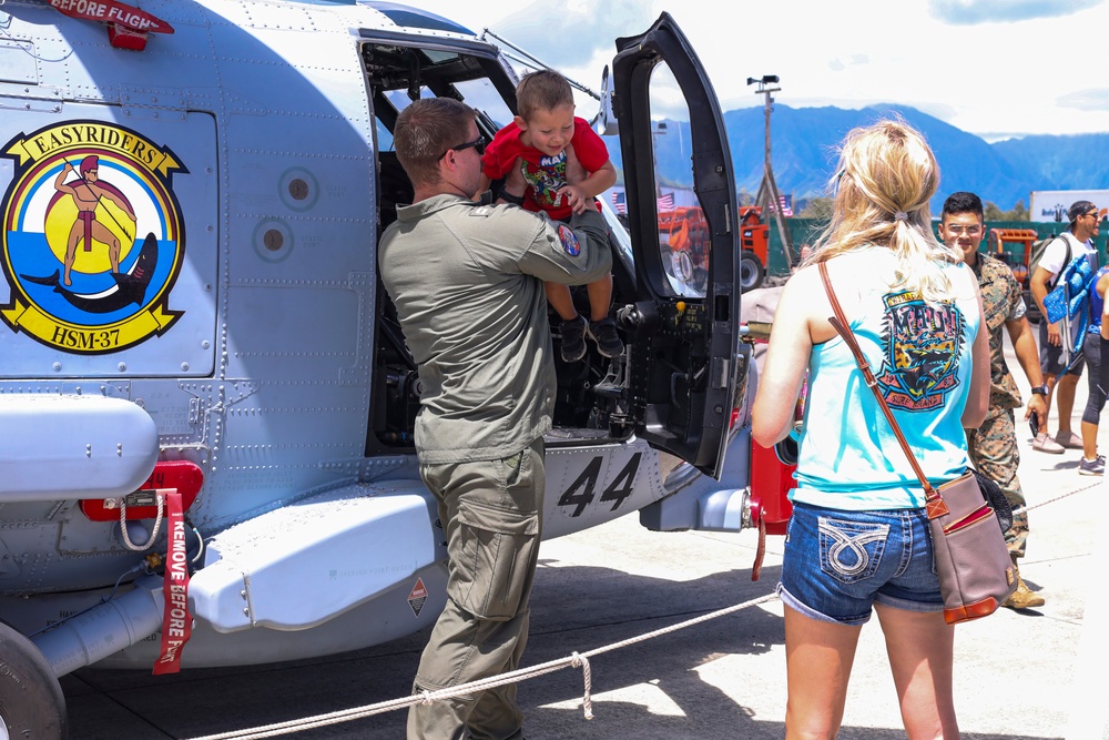 Kaneohe Bay Air Show: Flying Leathernecks Kick Off Air Show