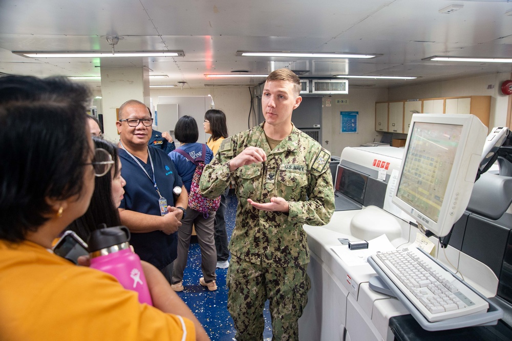 Pacific Partnership 2022 hosts local medical students aboard USNS Mercy