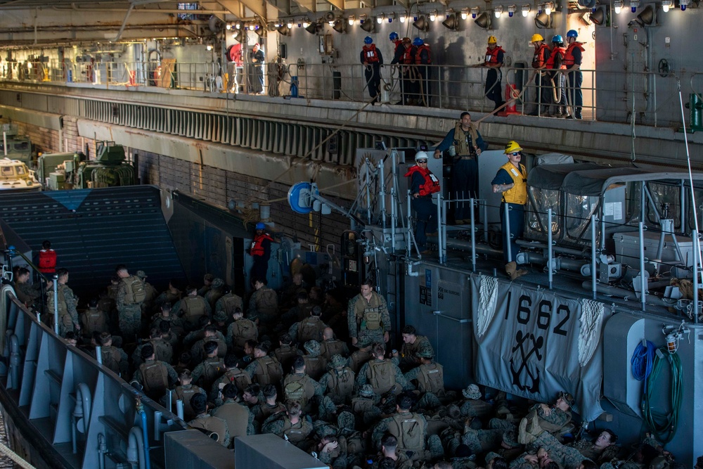 Landing Craft Utility Departs the Gunston Hall during a U.S. -Finland bilateral exercise