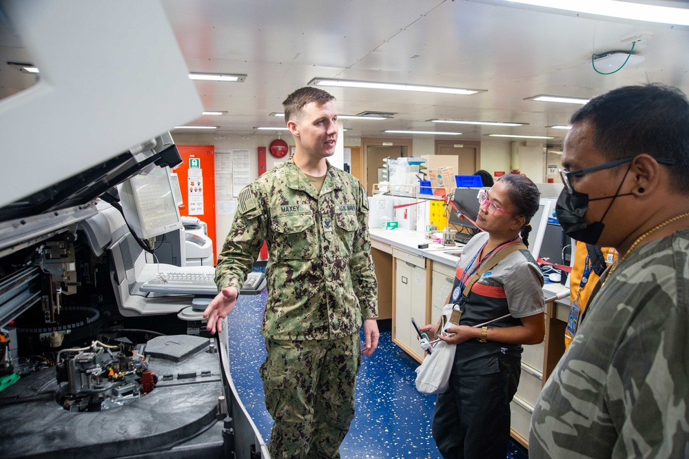 Pacific Partnership 2022 hosts local medical students aboard USNS Mercy