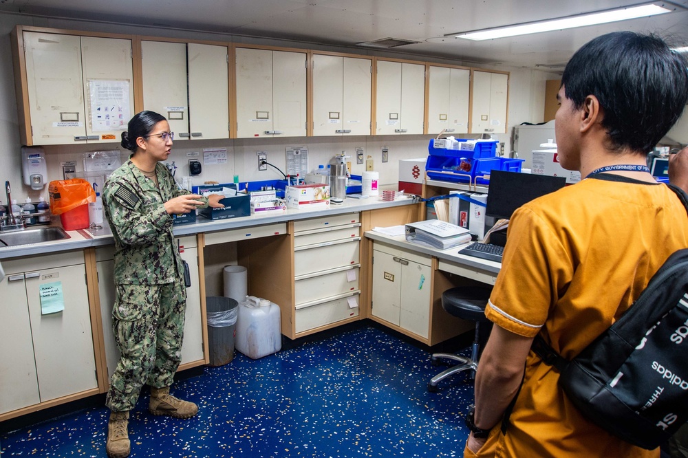 Pacific Partnership 2022 hosts local medical students aboard USNS Mercy