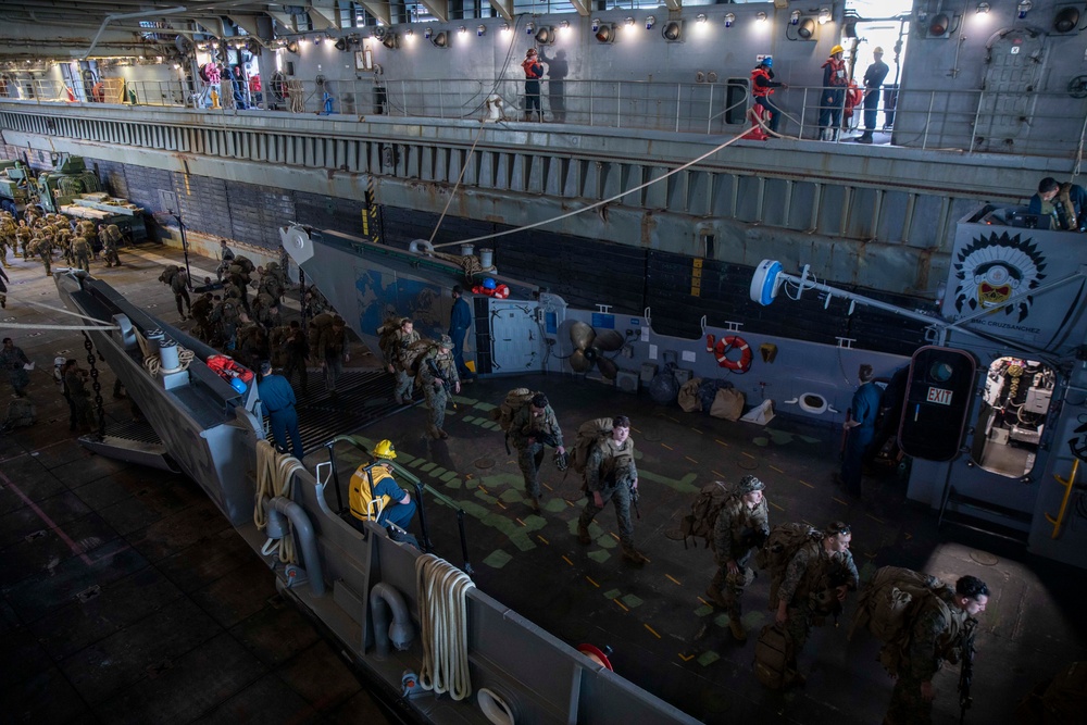 Landing Craft Utility Departs the Gunston Hall during a U.S. -Finland bilateral exercise