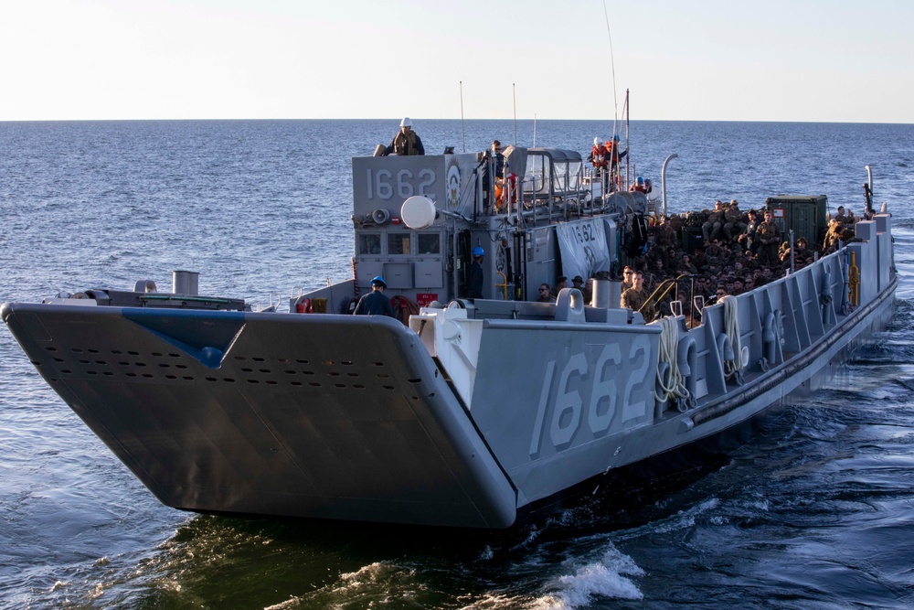 Landing Craft Utility Departs the Gunston Hall during a U.S. -Finland bilateral exercise