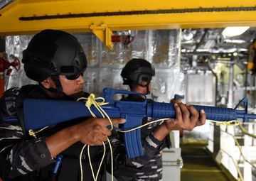 USS Charleston and USS Green Bay participate in Garuda Shield 2022