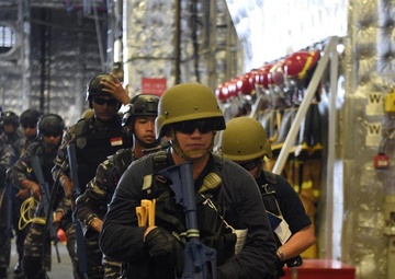 USS Charleston and USS Green Bay participate in Garuda Shield 2022