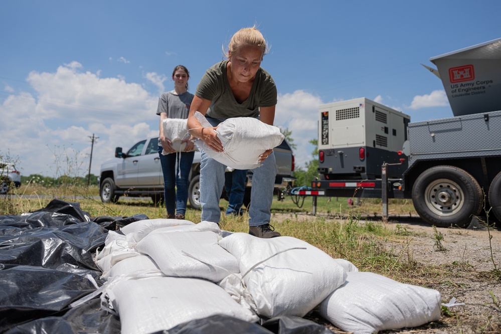 Louisville District Emergency Management conducts flood fight training