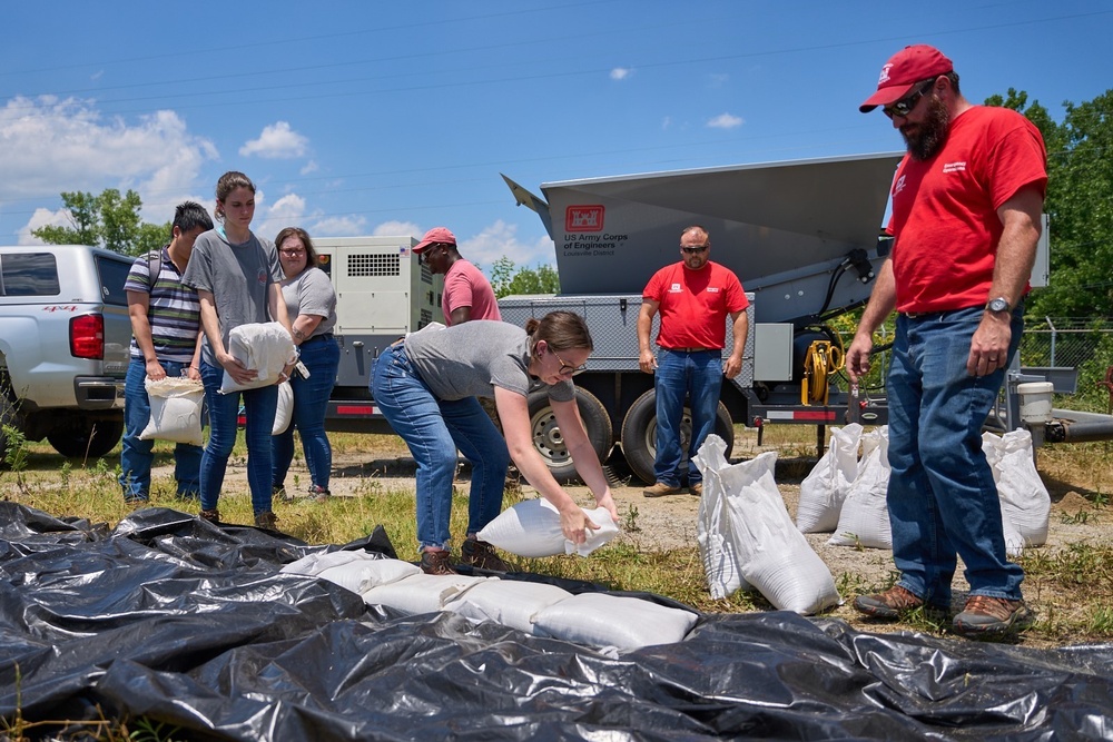 Louisville District Emergency Management conducts flood fight training