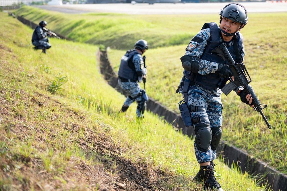 U.S. and Malaysian servicemembers hone base defense tactics