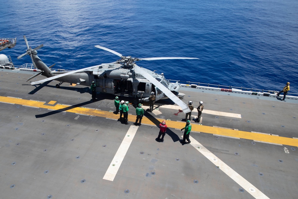 USS Tripoli Conducts Operations with VMM-262 (Reinforced) and 31st MEU