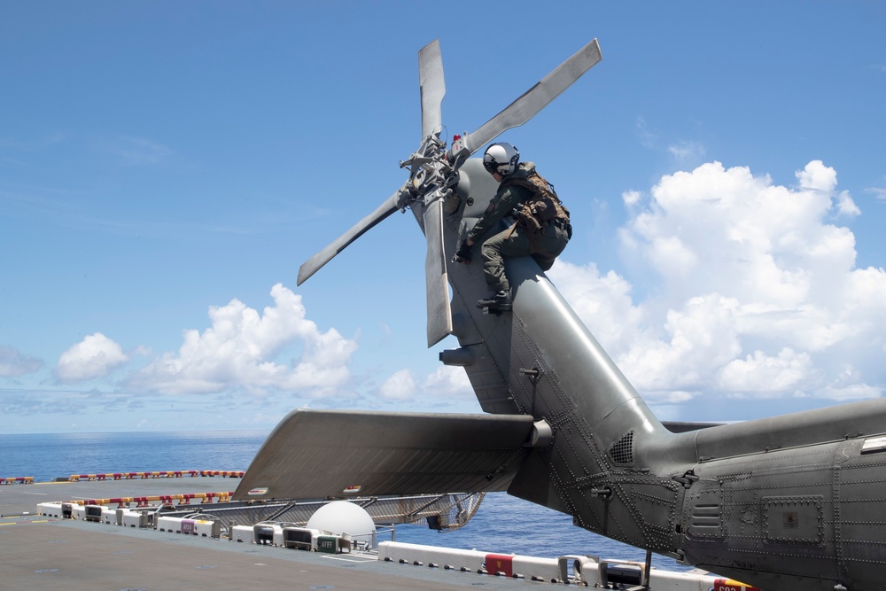 USS Tripoli Conducts Operations with VMM-262 (Reinforced) and 31st MEU