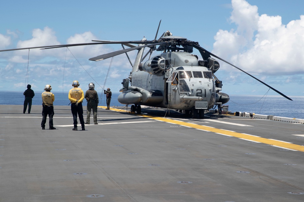 USS Tripoli Conducts Operations with VMM-262 (Reinforced) and 31st MEU