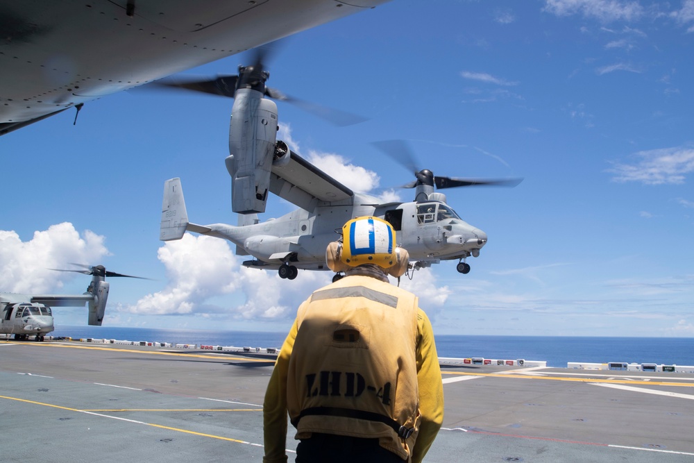 USS Tripoli Conducts Operations with VMM-262 (Reinforced) and 31st MEU