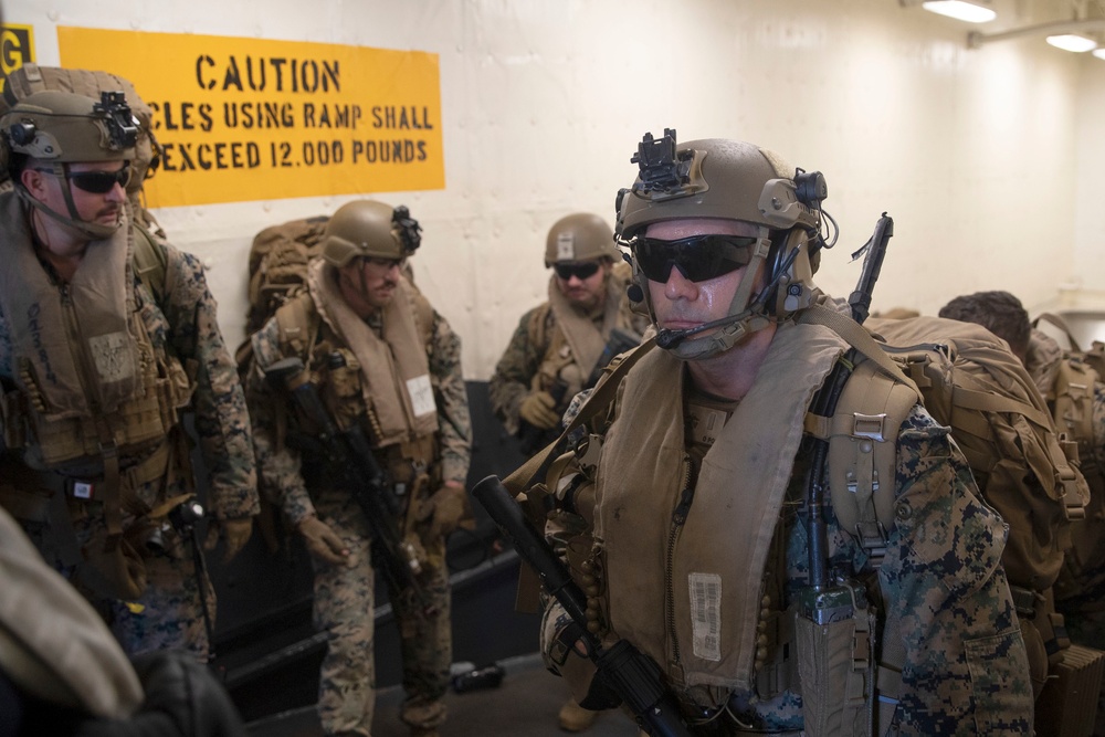 USS Tripoli Conducts Operations with VMM-262 (Reinforced) and 31st MEU