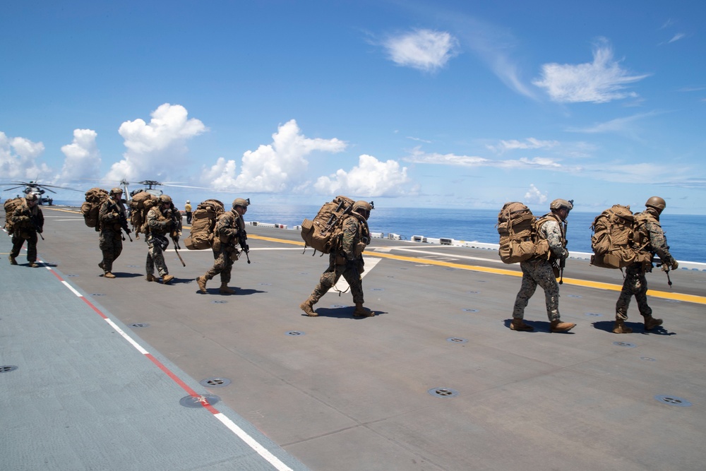 USS Tripoli Conducts Operations with VMM-262 (Reinforced) and 31st MEU