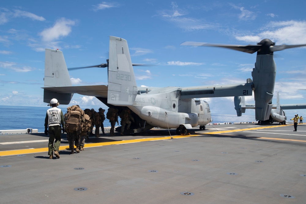 USS Tripoli Conducts Operations with VMM-262 (Reinforced) and 31st MEU