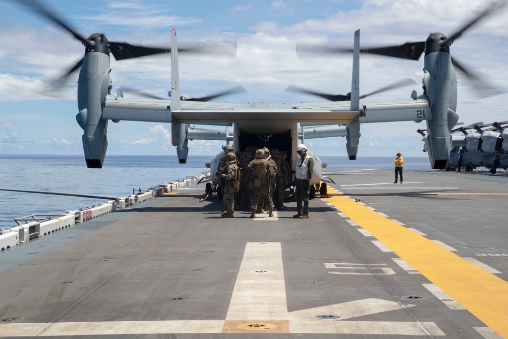 USS Tripoli Conducts Operations with VMM-262 (Reinforced) and 31st MEU