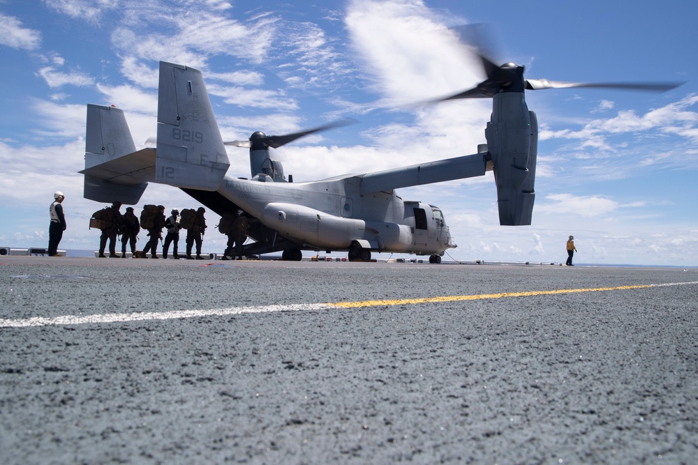 USS Tripoli Conducts Operations with VMM-262 (Reinforced) and 31st MEU