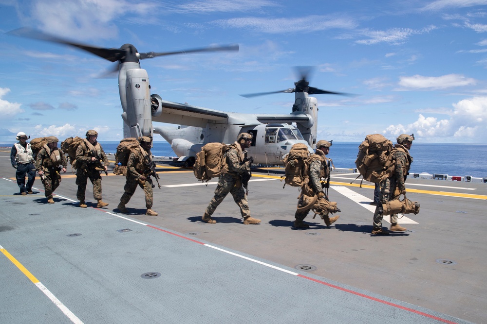 USS Tripoli Conducts Operations with VMM-262 (Reinforced) and 31st MEU