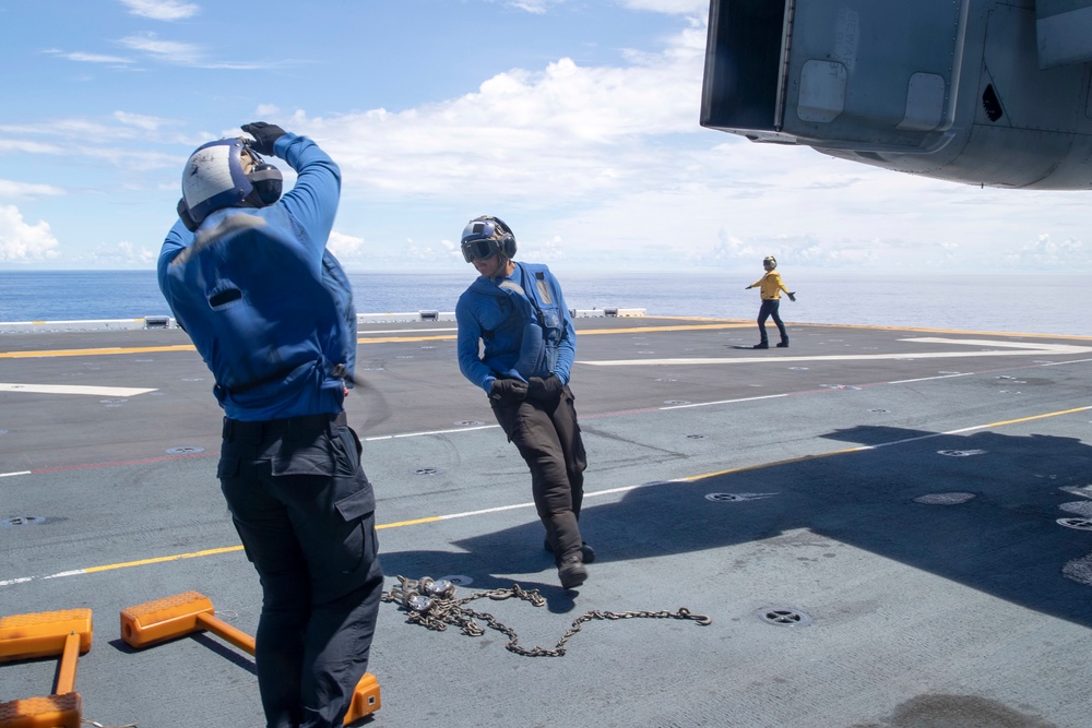 USS Tripoli Conducts Operations with VMM-262 (Reinforced) and 31st MEU