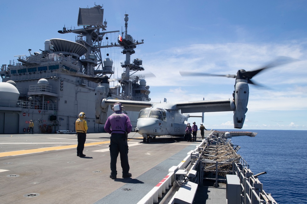 USS Tripoli Conducts Flight Operations with VMM-262 (Reinforced