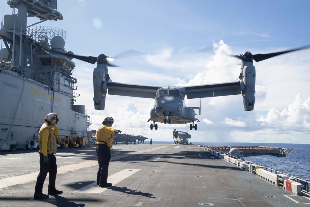 USS Tripoli Conducts Flight Operations with VMM-262 (Reinforced)