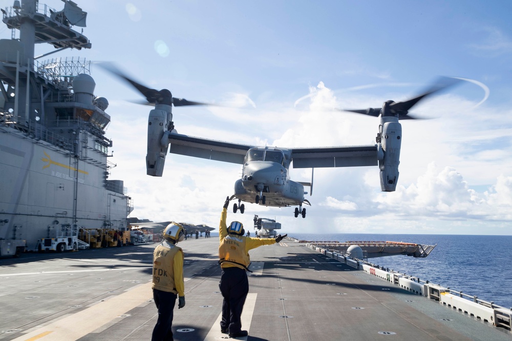 USS Tripoli Conducts Flight Operations with VMM-262 (Reinforced)