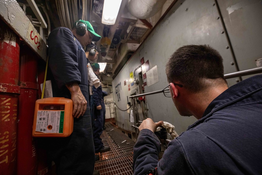 USS San Jacinto conducts engineering team training