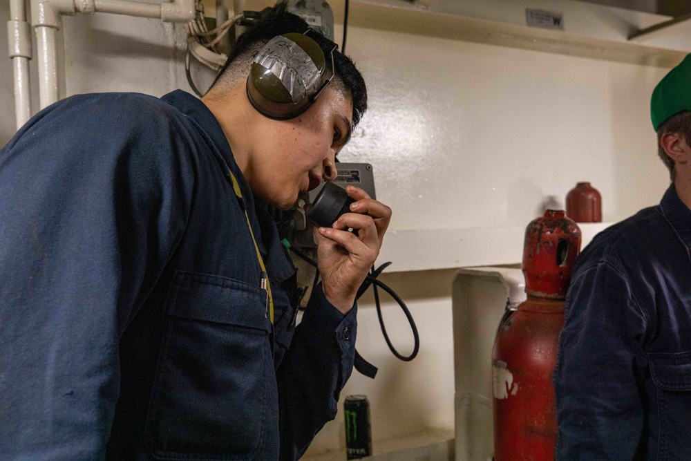 USS San Jacinto conducts engineering team training