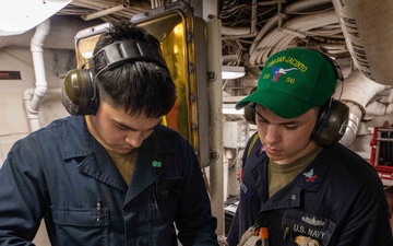 USS San Jacinto conducts engineering team training