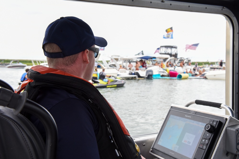 U.S. Coast Guard in Unified Command Post at Muscamoot Bay Raft Off on Lake St. Clair