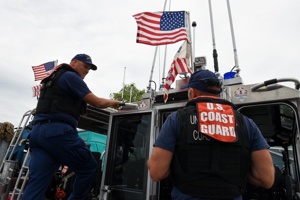 U.S. Coast Guard in Unified Command Post at Muscamoot Bay Raft Off on Lake St. Clair