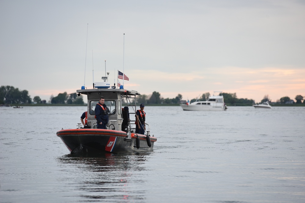 U.S. Coast Guard in Unified Command Post at Muscamoot Bay Raft Off on Lake St. Clair