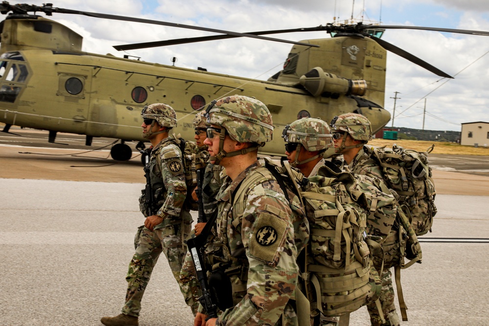 Best Squad Competition Soldiers Receive Training