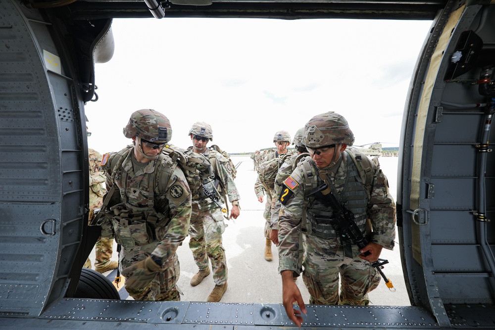 Best Squad Competition Soldiers Receive Training.