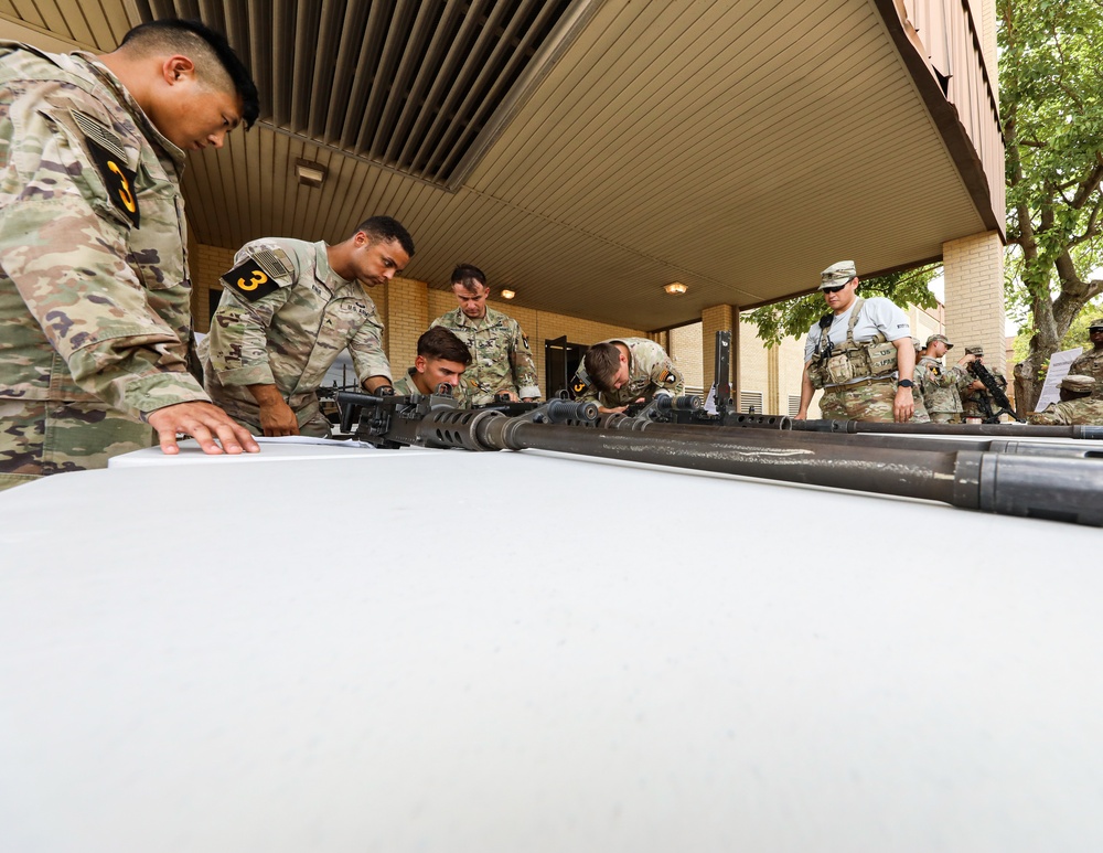 Best Squad Competition Soldiers Receive Training.