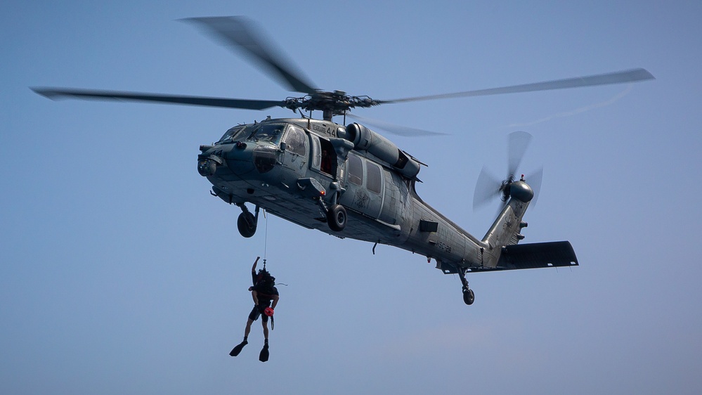 Kearsarge Conducts Operations in the Atlantic Ocean