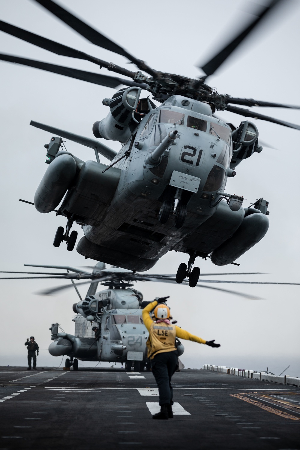 Kearsarge Conducts Operations in the Atlantic Ocean