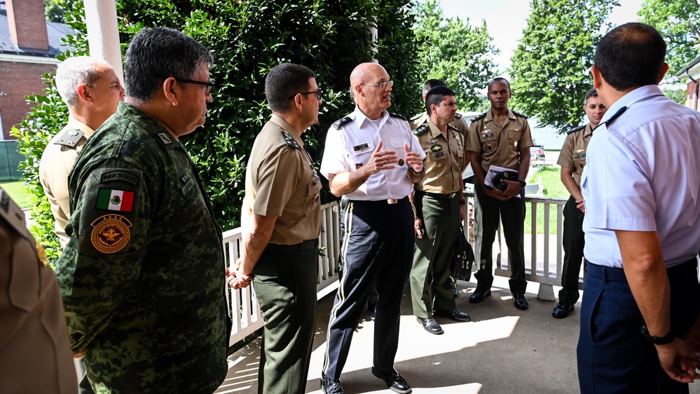 Brazilian General Sergio Negraes Visit the IADC