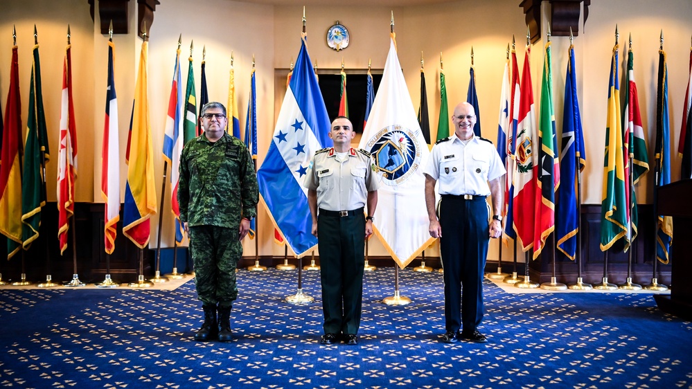 Honduran General Bueso visits IADC