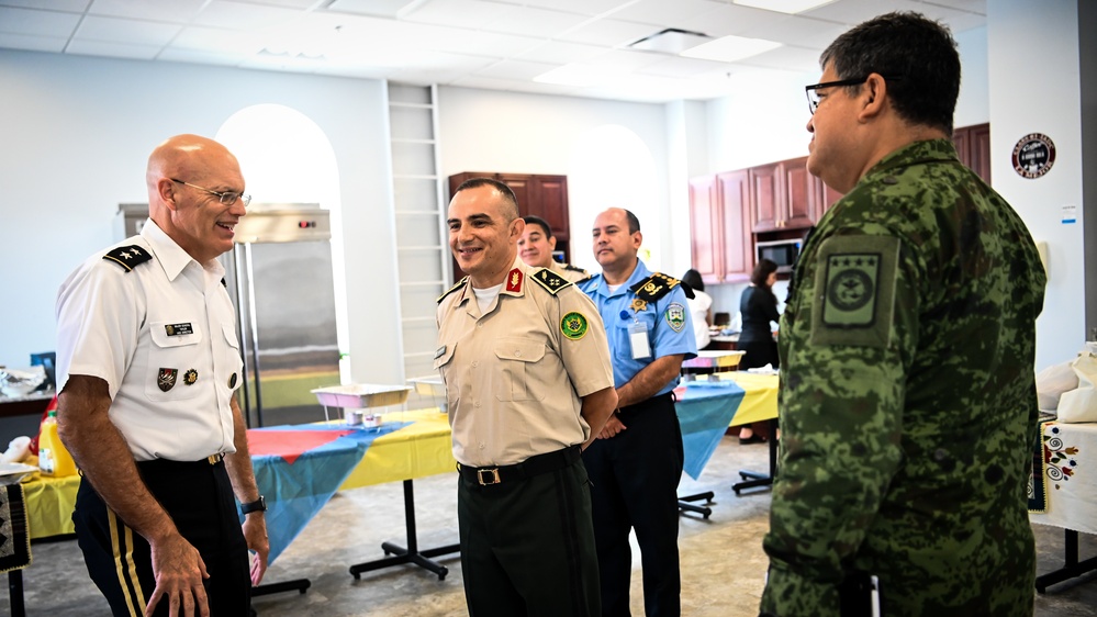 Honduran General Bueso visits IADC