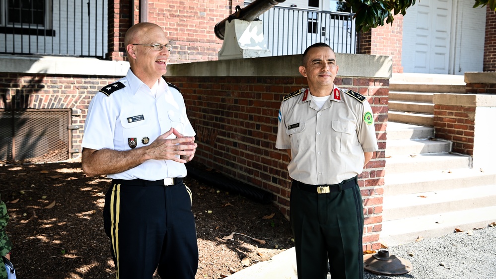 Honduran General Bueso visits IADC