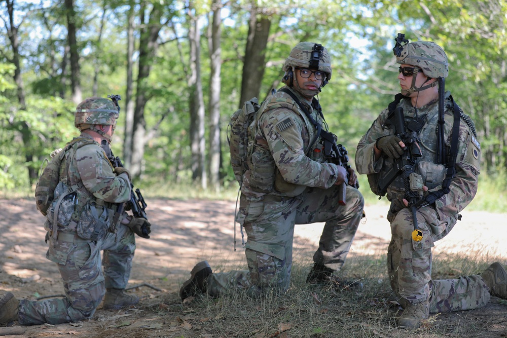 Ohio National Guard Soldiers Conduct Support-By-Fire Exercise During Annual Training