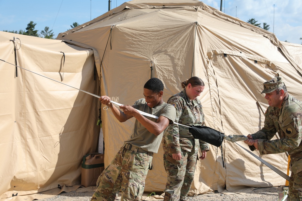 29th CAB soldiers pack up their TOC