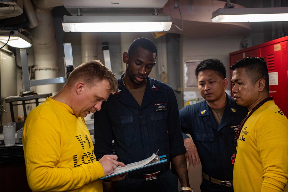 USS Ronald Reagan (CVN 76) Sailors conduct In-port Emergency Team training