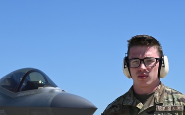 Northern Lightning: 58th AMU aircraft fuel systems maintainers keep F-35s flying