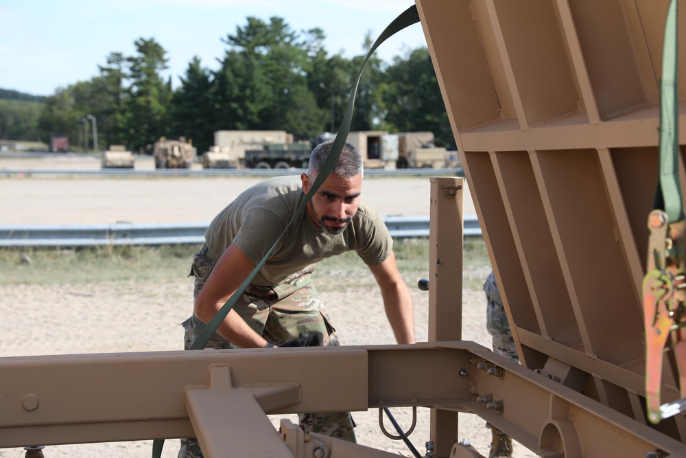 29th CAB soldiers pack up their TOC